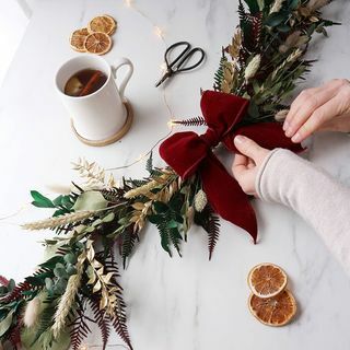 Naredite komplet za izdelavo cvetličarskih božičnih venci