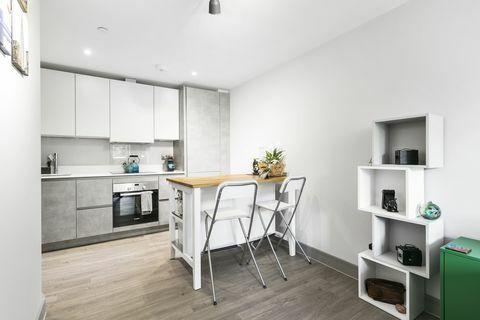 Abbey House - osvojite stanovanje - kuhinjo - Equinox Living