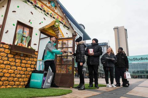 Fotografska fotografija užitne hiše Deliveroo