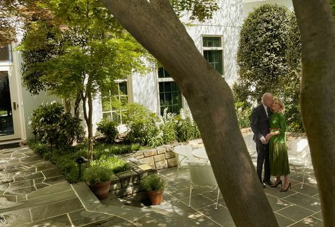 predsednik Joe biden in prva dama dr. jill biden v avgustovski izdaji Voguea 2021, fotografirana v beli hiši