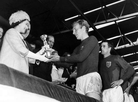 kraljica elizabeth bobby moore