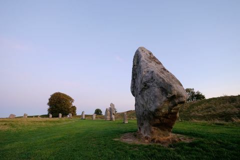 avebury stoječi kamni, wiltshire, angleška