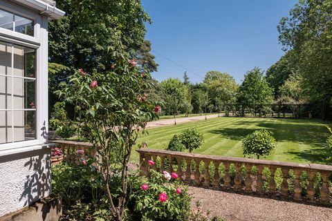 Toad Hall - Riversdale - Bourne End - razlogi - Savills